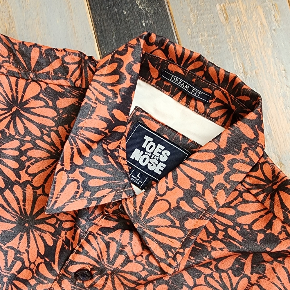 TOES ON THE NOSE HAWAIIAN SHIRT - Picture 2 of 6